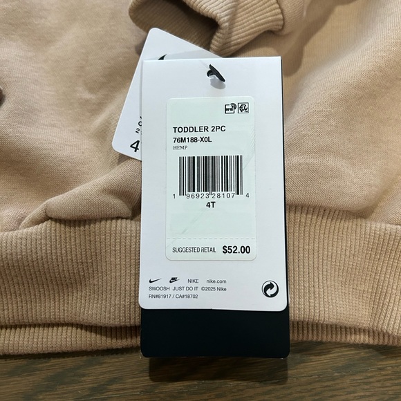 NWT Nike Toddler Set size 4T - Picture 2 of 2